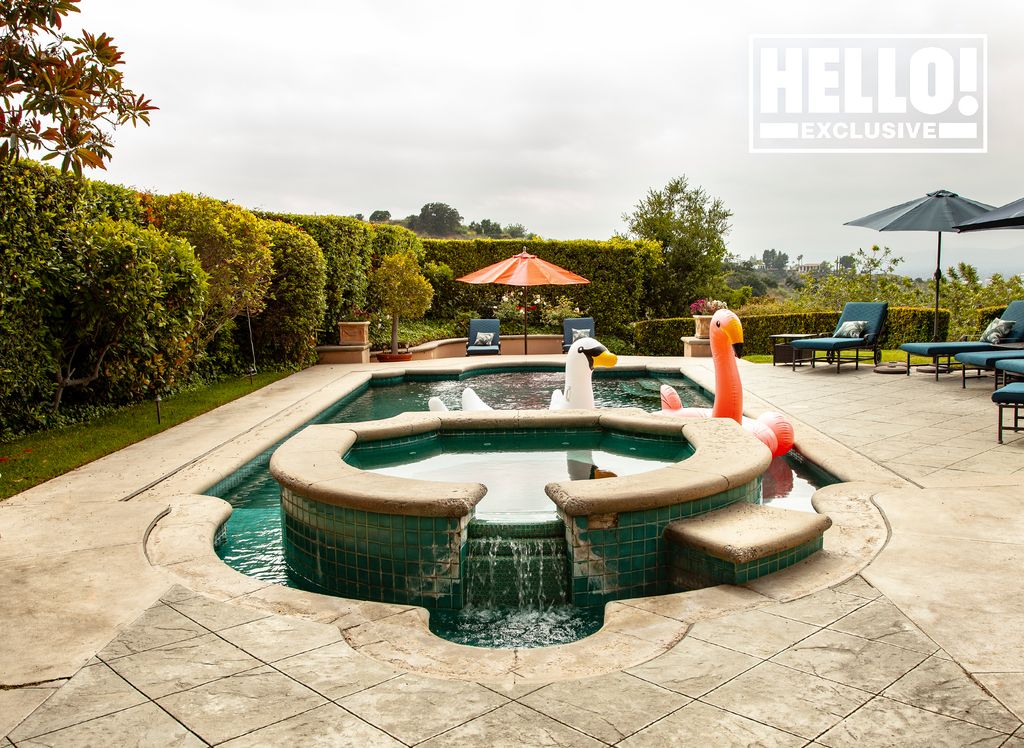  NNancy Davis' swimming pool at Beverly Hills home in Mulholland Estates