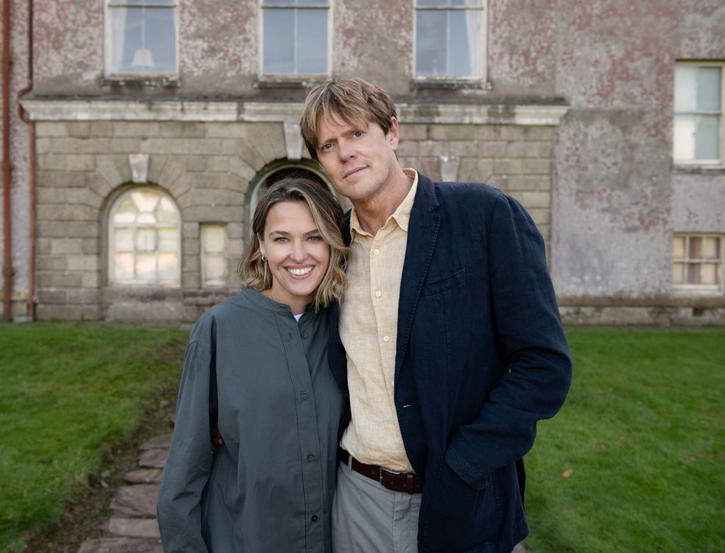 Martha Lloyd (SALLY BRETTON) and Humphrey Goodman (KRIS MARSHALL)