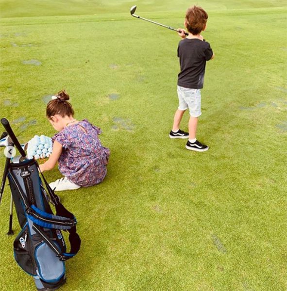 robbie williams children playing golf