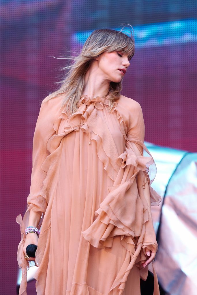 The singer wore a custom ruffled gown by Chloé