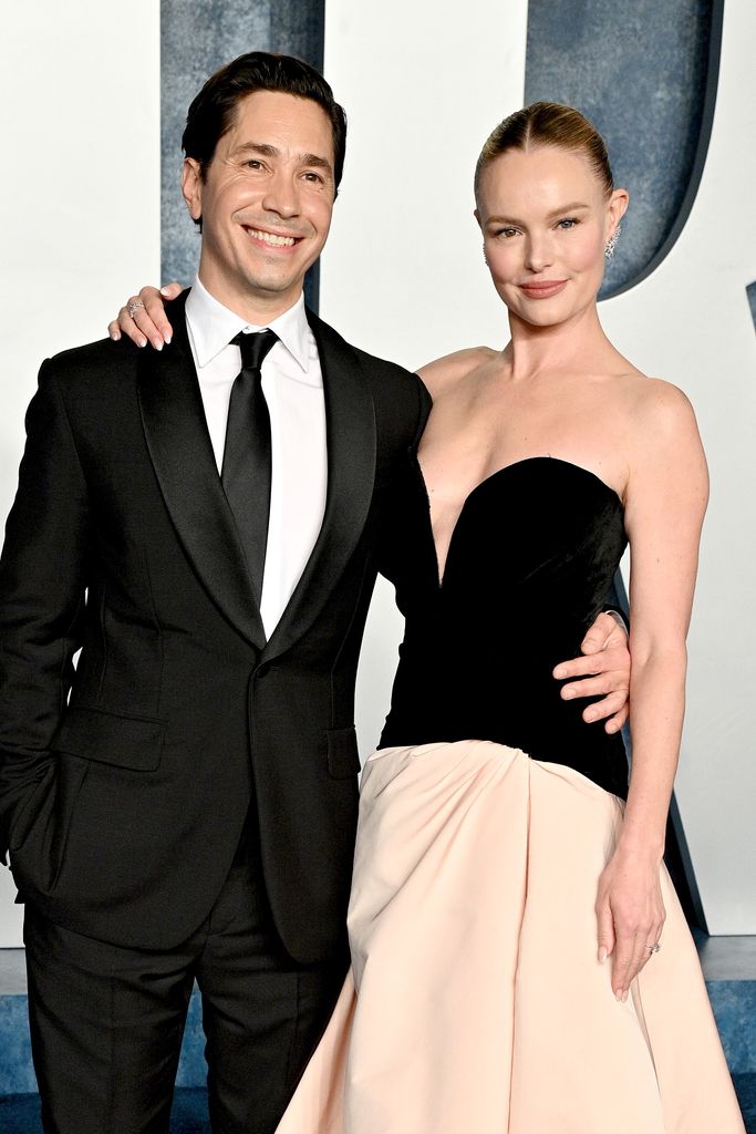 Justin Long and Kate Bosworth attend the 2023 Vanity Fair Oscar Party Hosted By Radhika Jones at Wallis Annenberg Center for the Performing Arts on March 12, 2023 in Beverly Hills, California