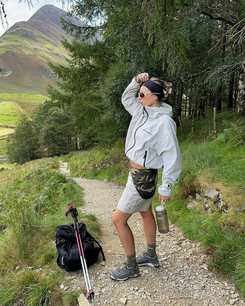 Influencer wearing white waterproof jacket with camo bag