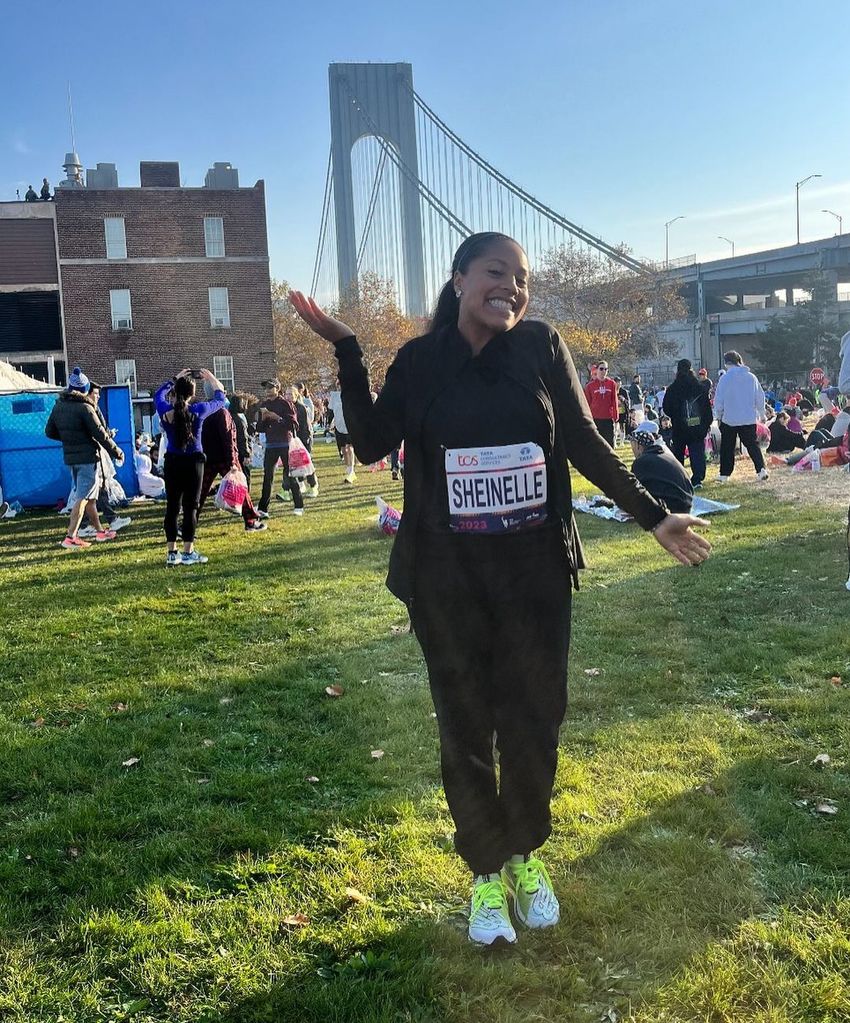 Sheinelle Jones was all smiles before she started running in the New York Marathon