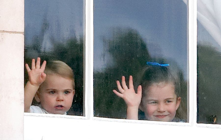 prince george and princess charlotte waving from window
