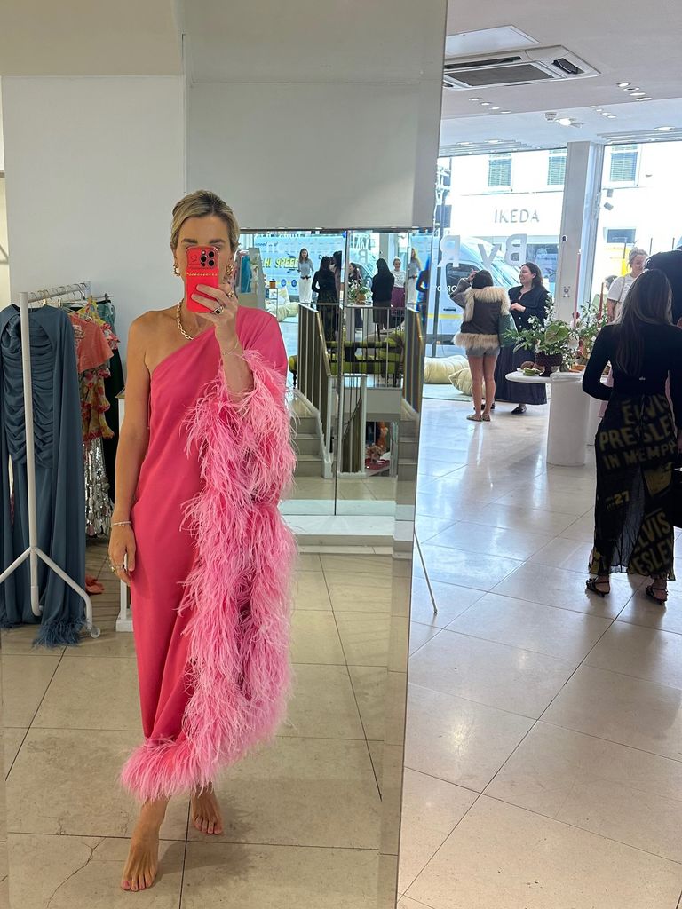 vogue williams mirror selfie in pink dress