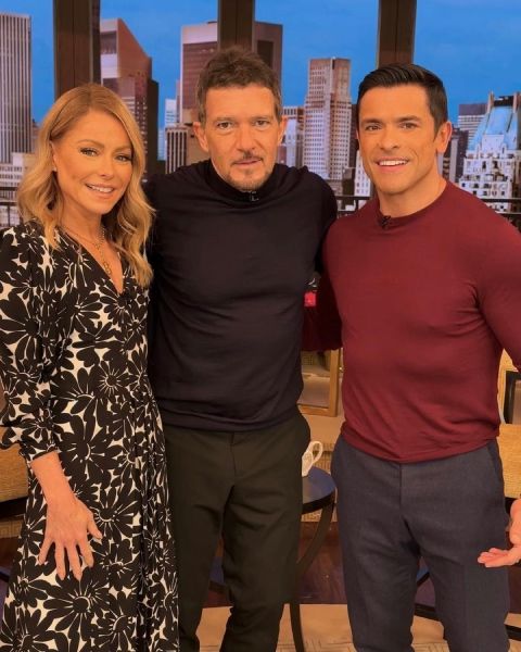 kelly ripa with mark consuelos on live with kelly and ryan