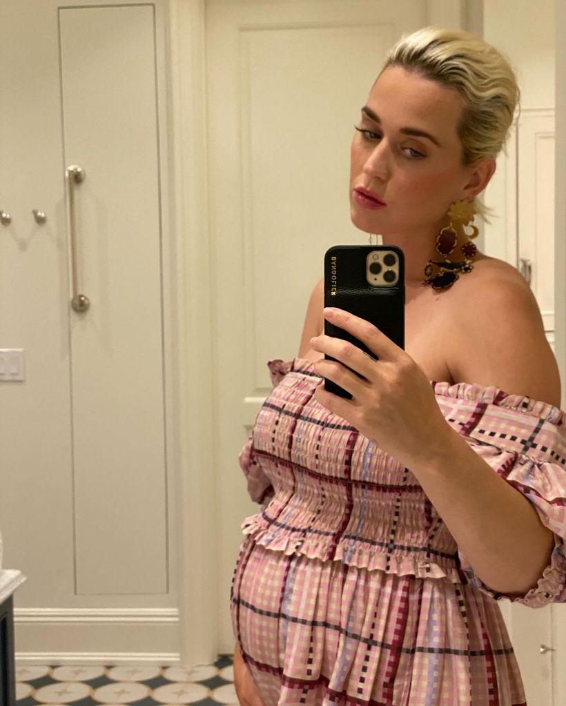 Katy Perry pregnant taking a mirror selfie in a pink dress