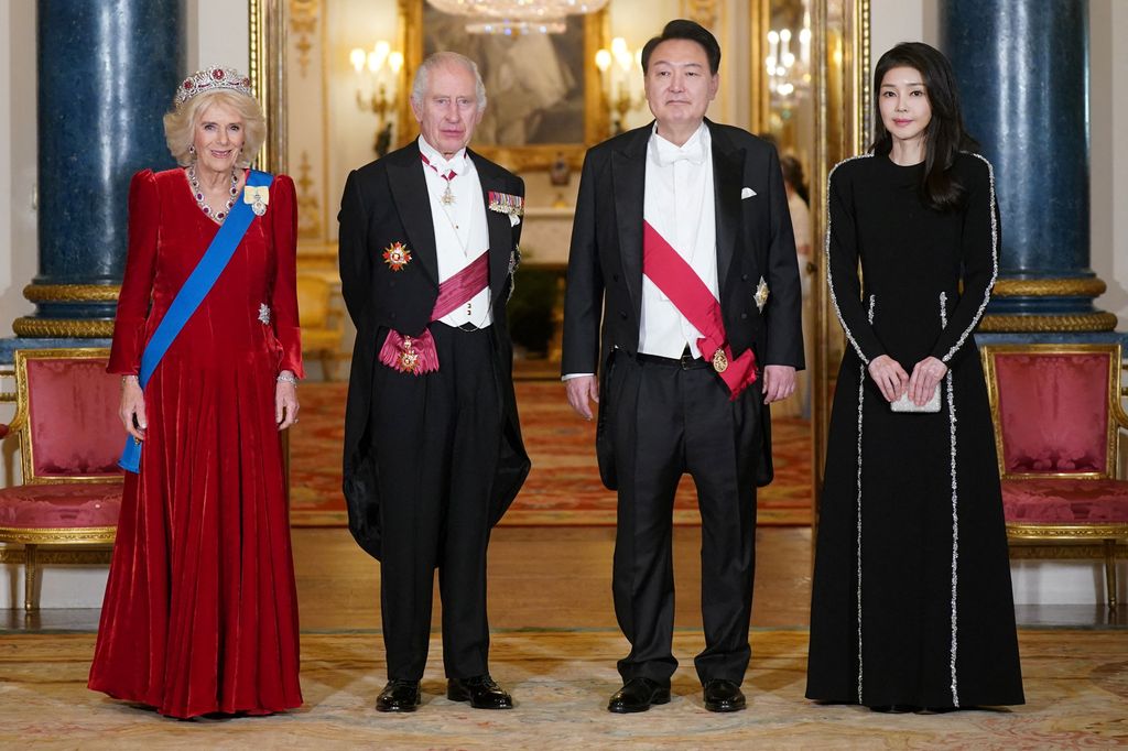 King and Queen pose with South Korea's President and wife at state banquet