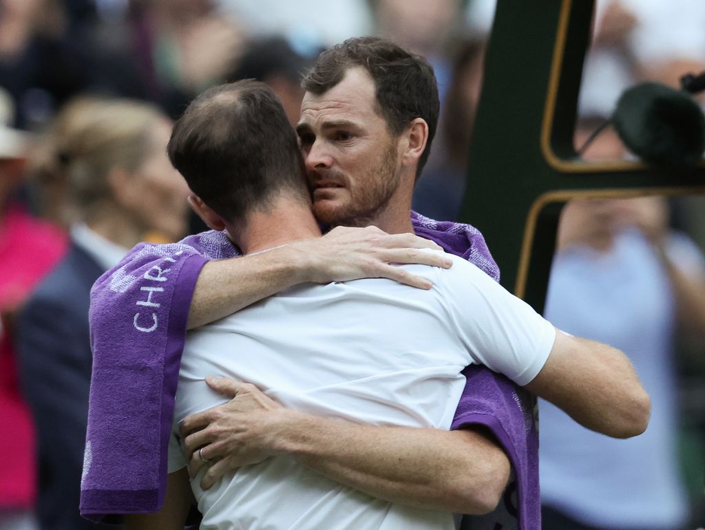 Andy Murray and Jamie Murray hugging