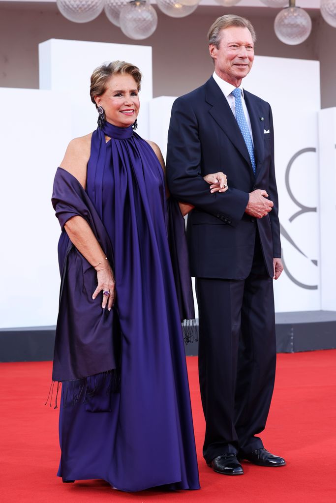 couple linking arms on red carpet 