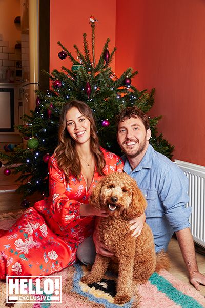 Seann Walsh and his pregnant girlfriend cuddle their dog infront of Christmas tree
