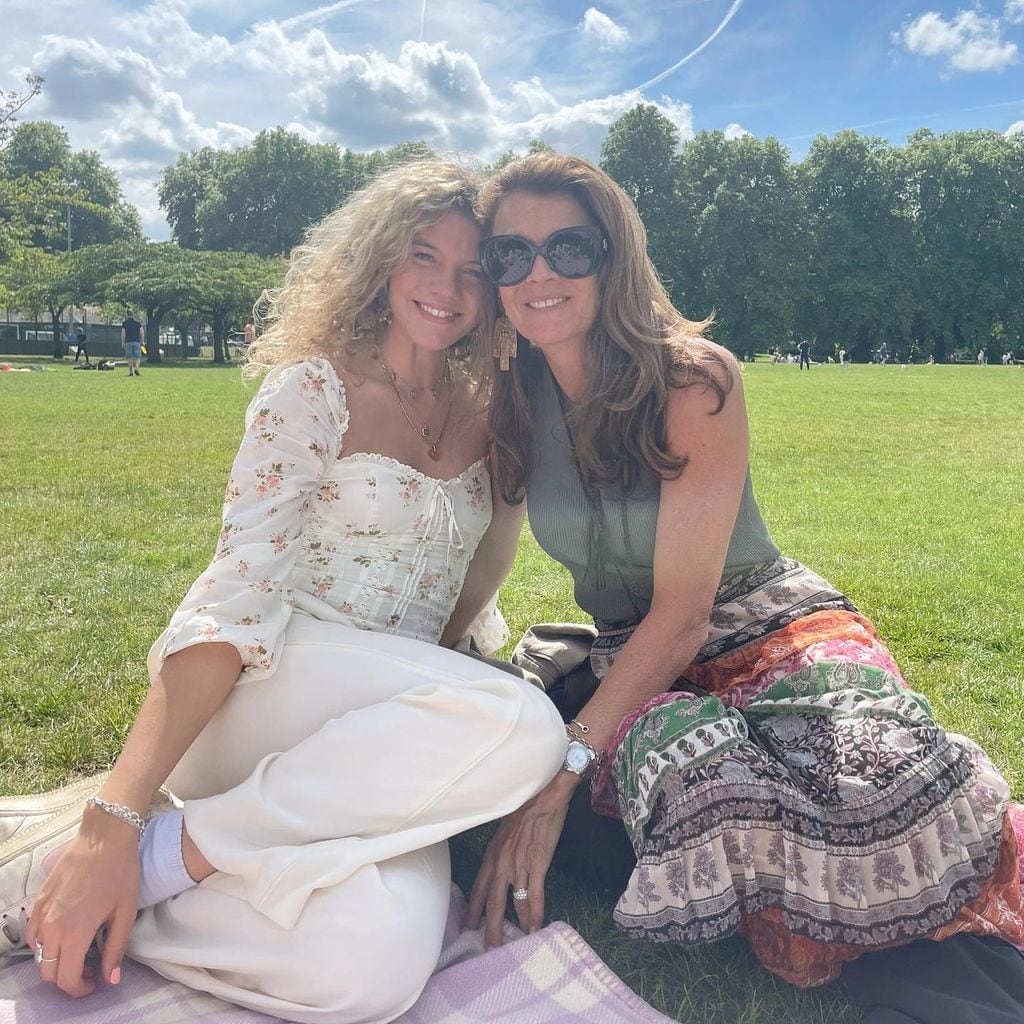 Strictly's Annabel Croft's lookalike daughters that she is leaning on ...