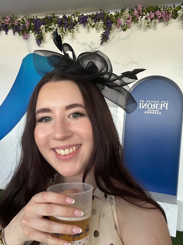 katie daly selfie holding beer