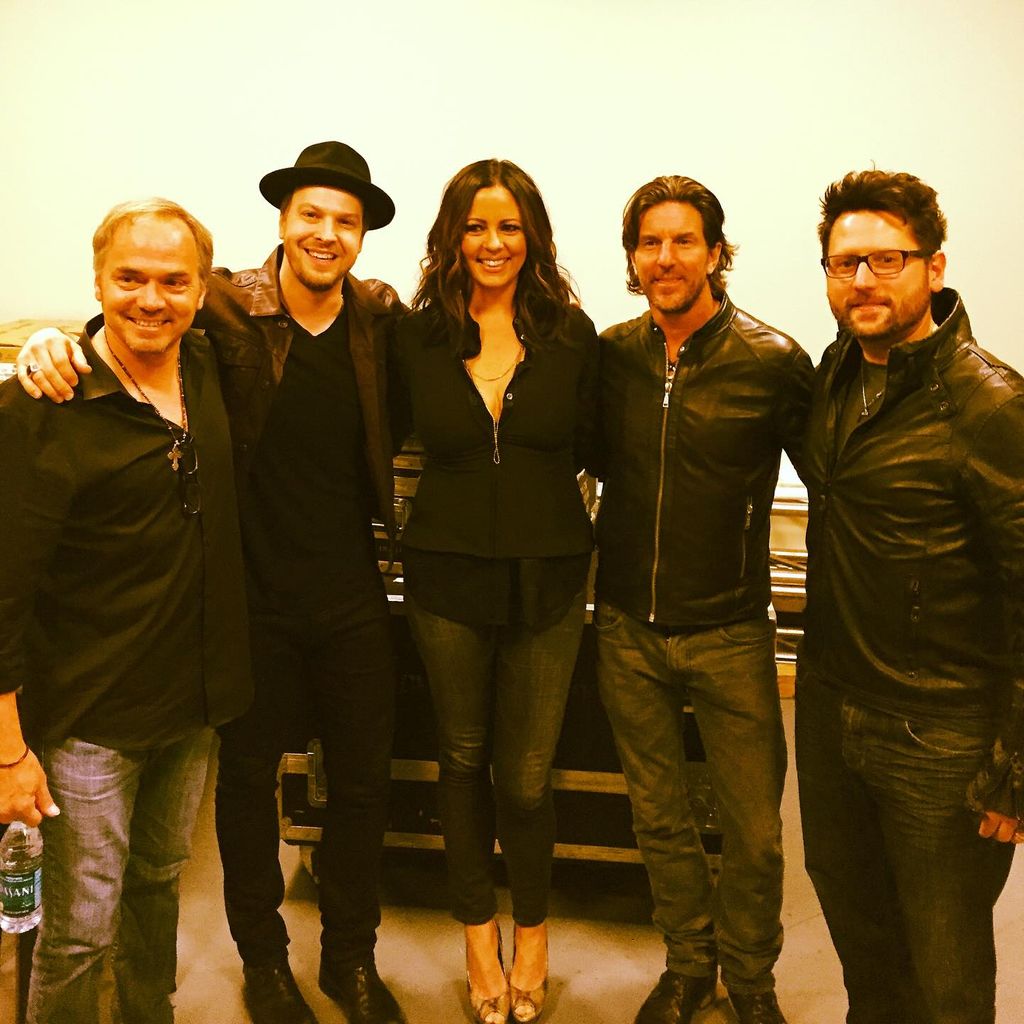 photo of sara evans and brett james