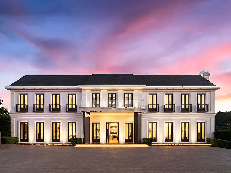 Exterior shot Jennifer Lopez and Ben Affleck's $60 million mansion