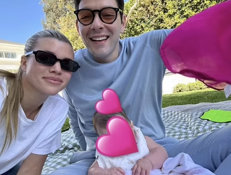 Nicole with husband Elliot and baby Eliose