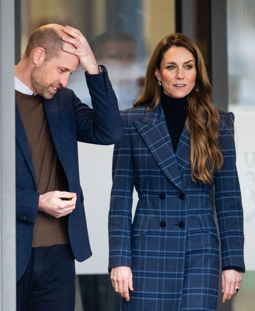 STIRLING, ÉCOSSE - 20 JANVIER : Catherine, princesse de Galles et le prince William, prince de Galles quittent la National Curling Academy avec le prince William, prince de Galles le 20 janvier 2026 à Stirling, en Écosse. Le prince et la princesse de Galles se sont rendus aujourd'hui à Stirling et à Falkirk pour mettre en valeur les traditions du patrimoine écossais et la manière dont elles relient les communautés. (Photo de Samir Hussein/WireImage)
