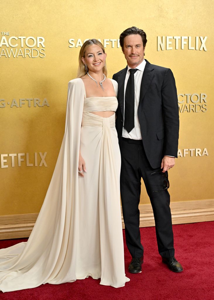 Kate Hudson en robe ivoire et Oliver Hudson en costume assistent à la 32e édition des Actor Awards