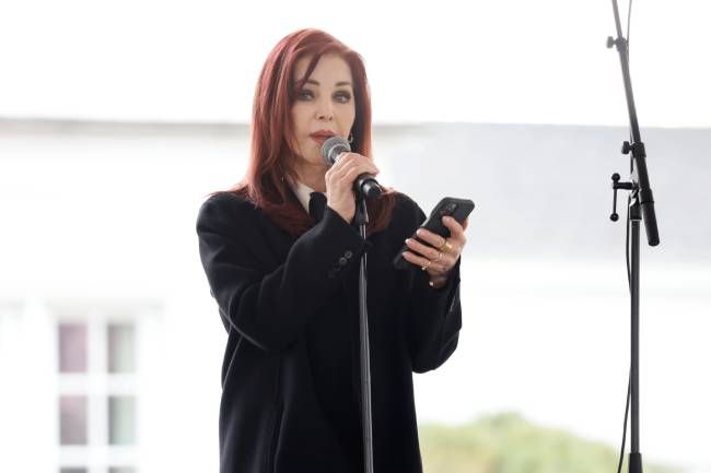 Priscilla Presley speaking at Lisa Marie Presleys funeral