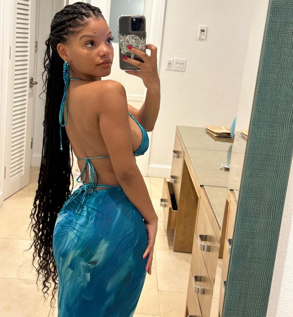 Halle looks stunning in Mermaid-style outfit