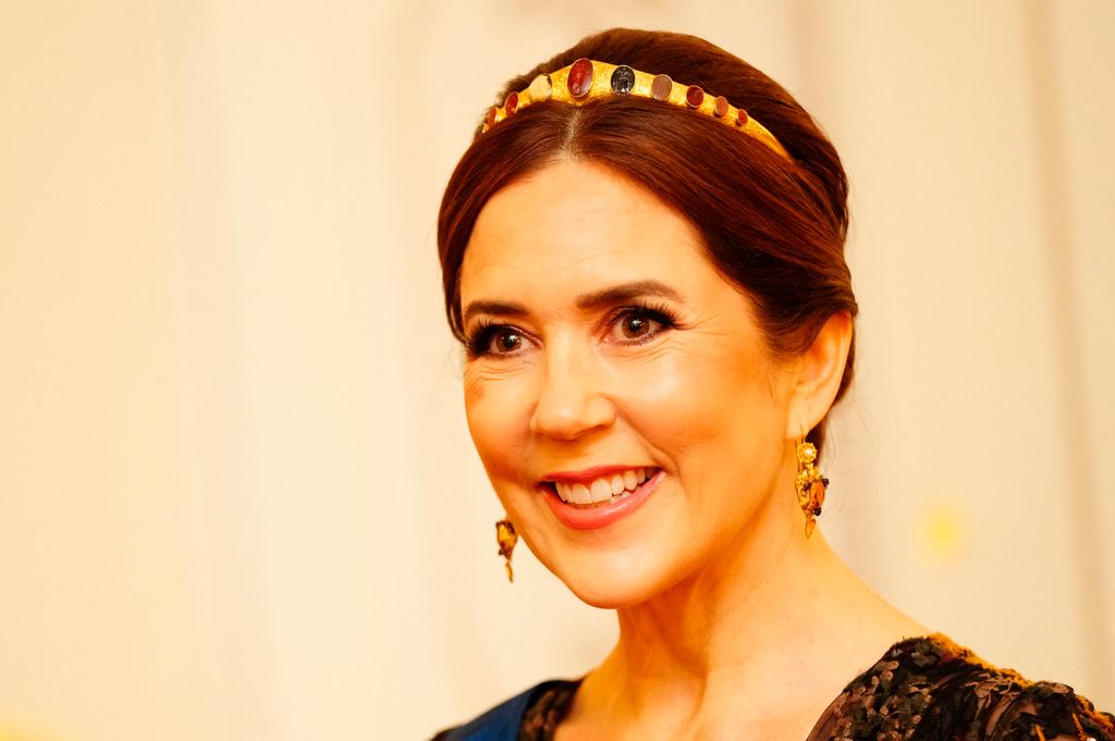 Queen Mary wore Queen Caroline Amalie's gold diadem