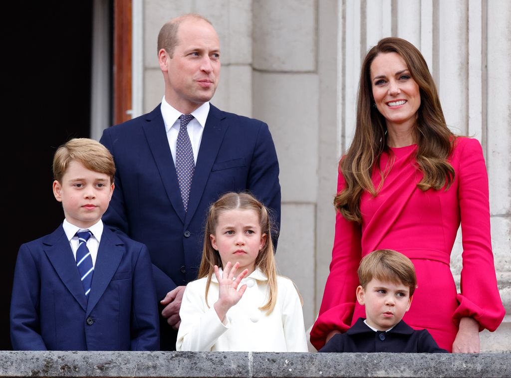 William, Kate, George, Charlotte and Louis on balcony at Platinum Jubilee