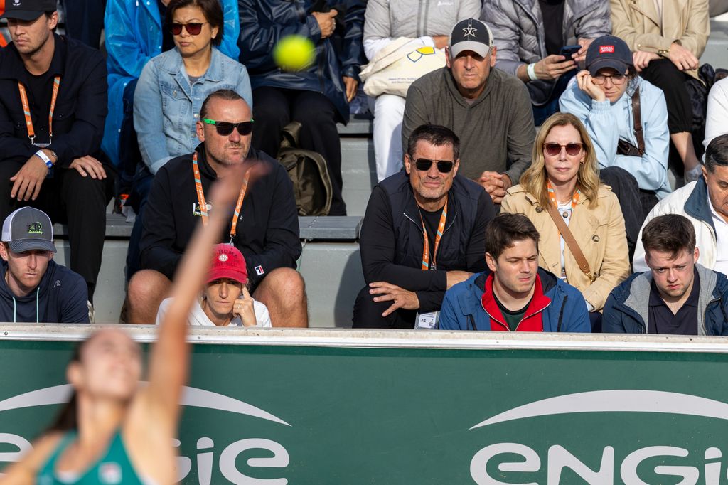 people watching tennis game