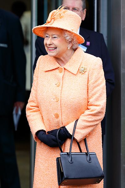 the queen handbag1