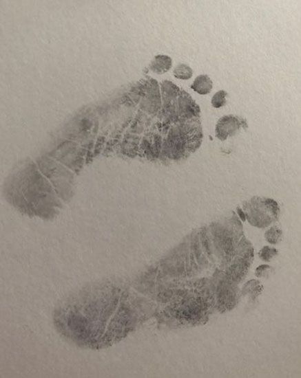amanda holden son theo footprints