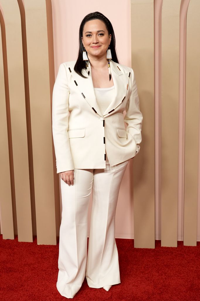 Lily Gladstone participa do 96º almoço dos indicados ao Oscar no The Beverly Hilton em 12 de fevereiro de 2024 em Beverly Hills, Califórnia.