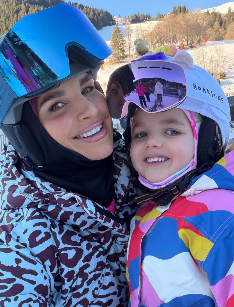 Vogue Williams skiing with daughter