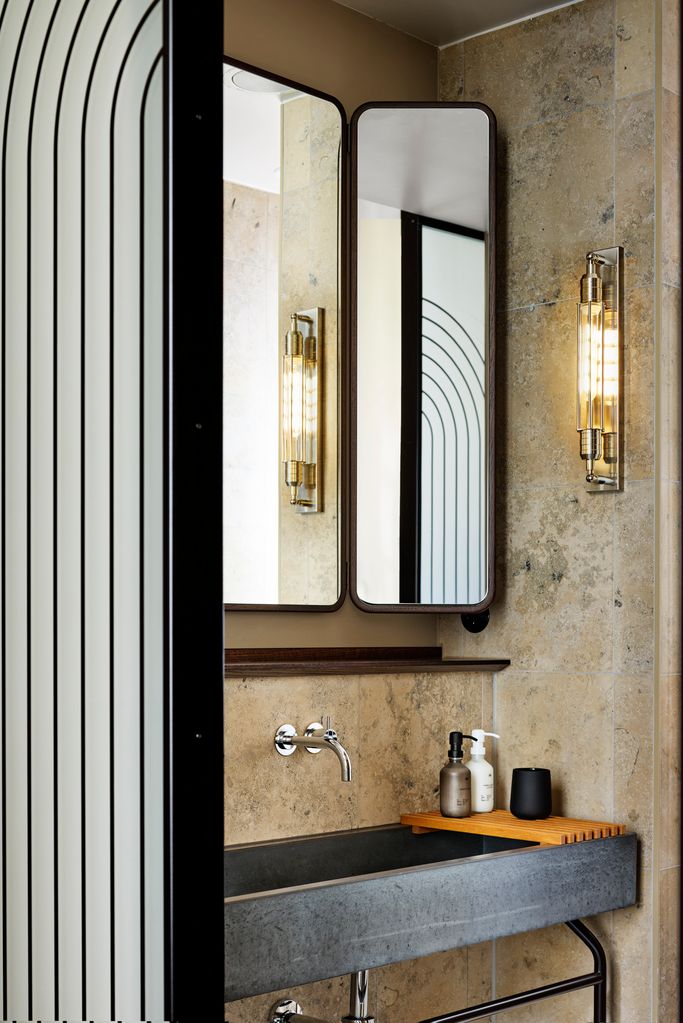 Telegraphenamt hotel in Berlin view of bathroom with marbel walls