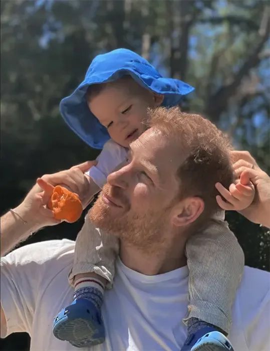 prince harry with archie on his shoulders