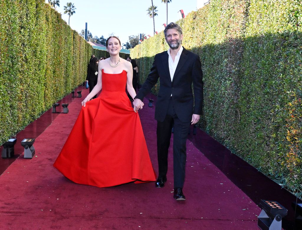 Julianne Moore and Bart Freundlich at the 81st Golden Globe Awards held at the Beverly Hilton Hotel on January 7, 2024 in Beverly Hills, California. (Photo by Earl Gibson III/Golden Globes 2024/Golden Globes 2024 via Getty Images)