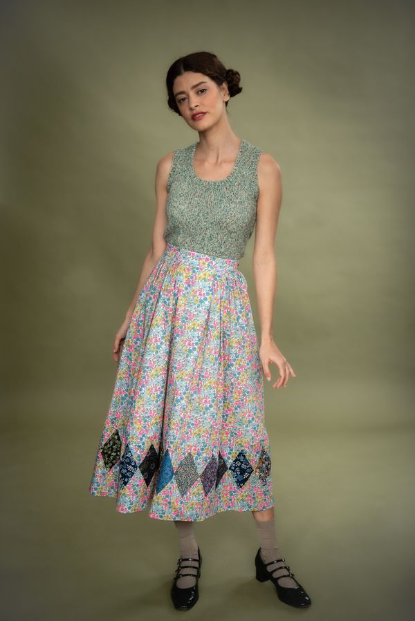 Model wearing O Pioneers floral skirt worn by Sarah Jessica Parker