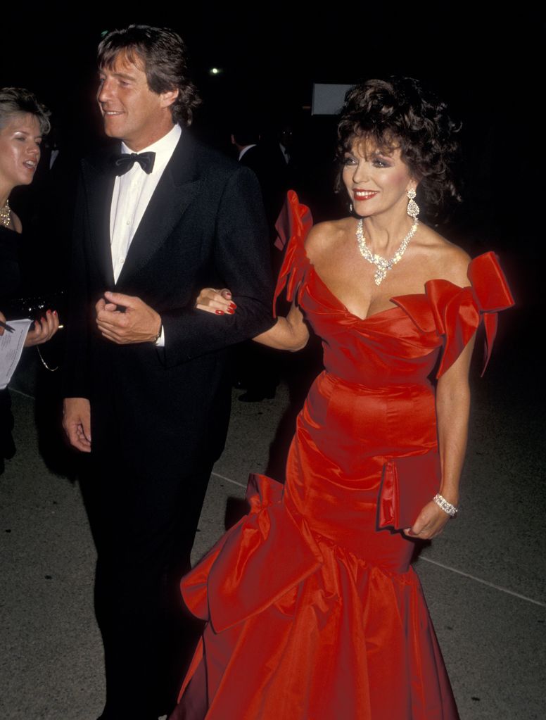 Actress Joan Collins and boyfriend Bill Wiggins attend the 39th Annual Primetime Emmy Awards on September 20, 1987 at Pasadena Civic Auditorium in Pasadena, California. (Photo by Ron Galella, Ltd./Ron Galella Collection via Getty Images)