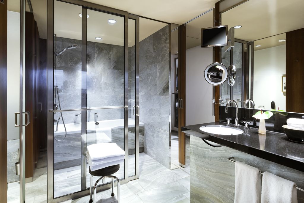 The bathrooms were made up of grey marble and black granite