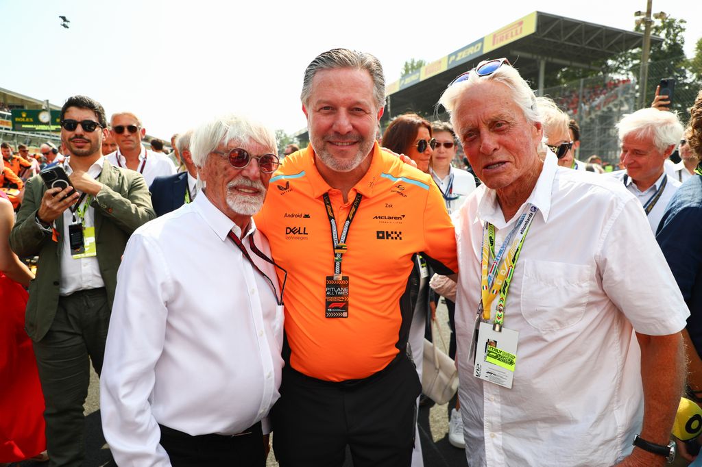 Michael Douglas mit Bernie Ecclestone und Zak Brown beim Großen Preis von Italien