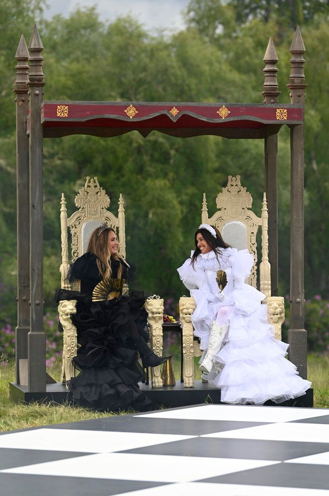 Kate Chastain and Parvati Shallow returned to host a challenge in season 3