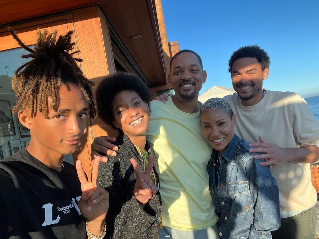 Jada posted photos of the family united