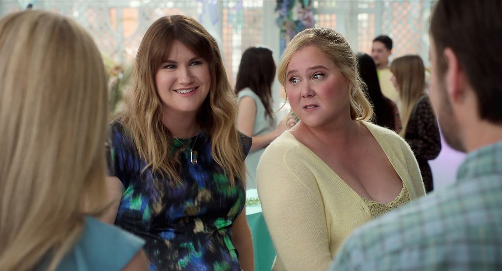 Jillian Bell as Kate and Amy Schumer as Lainy in Kinda Pregnant