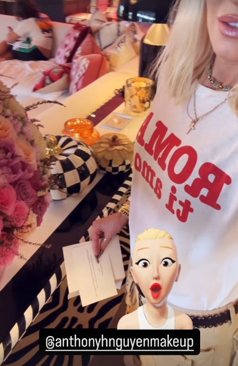 Gwen Stefani decked out her living room for the double family celebration