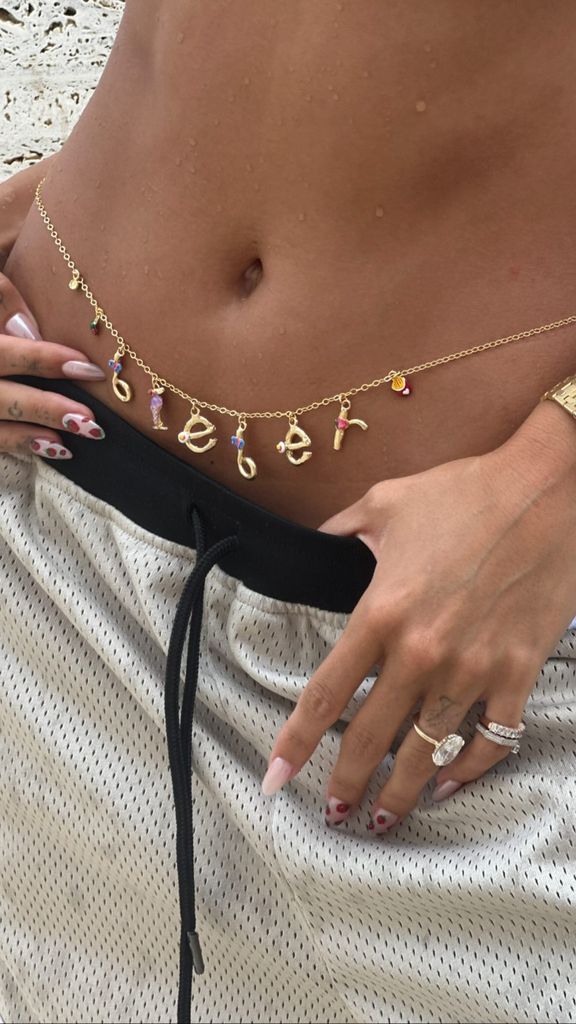 Hailey wore the coolest personalised belly chain 
