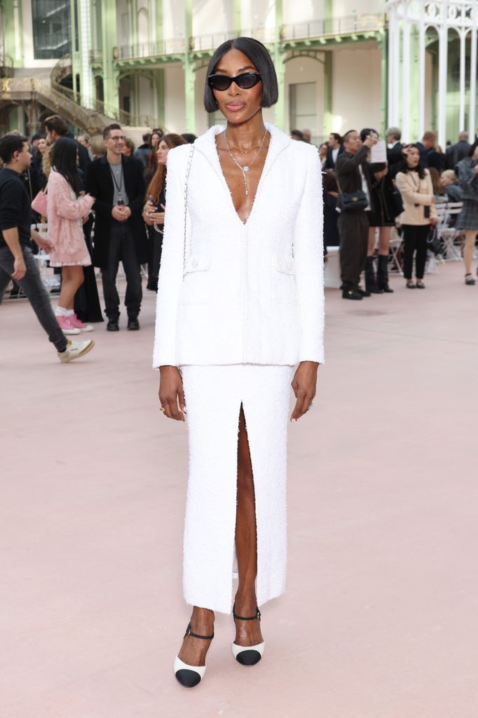 Naomi Campbell participa do desfile Chanel Paris Womenswear Primavera-Verão 2025 como parte da Paris Fashion Week em 01 de outubro de 2024 em Paris, França. 