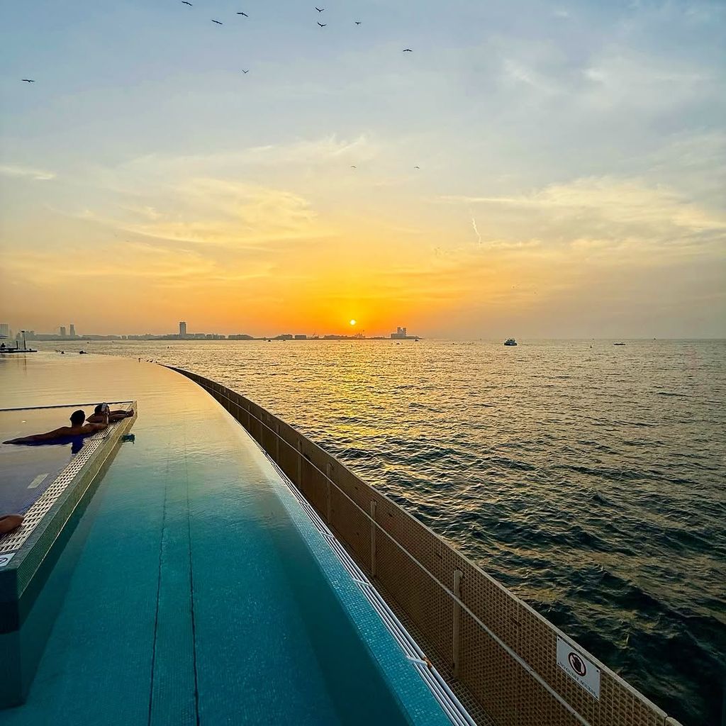 Storm Keating's photo of an infinity pool overlooking a sunset