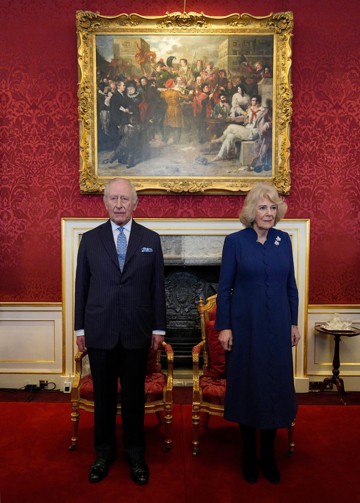 La vérité derrière le fait que le prince Edward a évité sa première grande sortie royale depuis l'arrestation d'Andrew Mountbatten-Windsor 1 Le roi Charles III et la reine Camilla lors de la cérémonie de remise des prix Reine Elizabeth pour l'éducation au Palais St James à Londres
