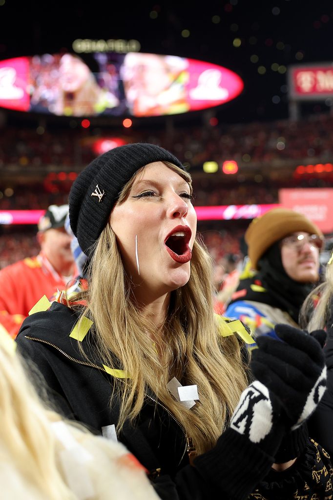 Taylor Swift cheered on Travis as he took to the stage with his colleagues