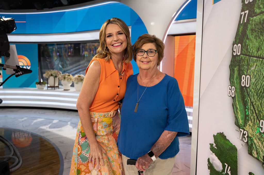 AUJOURD'HUI, les présentateurs se rassemblent autour de Savannah Guthrie avec plus d'informations sur la maman disparue 1 AUJOURD'HUI – Sur la photo : Savannah Guthrie et sa mère Nancy Guthrie le jeudi 15 juin 2023