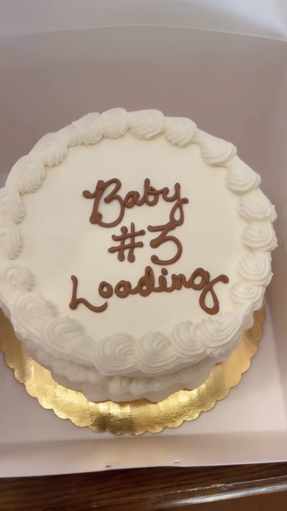 Cody and Erika Gifford's cake celebrating their third pregnancy, shared on Instagram