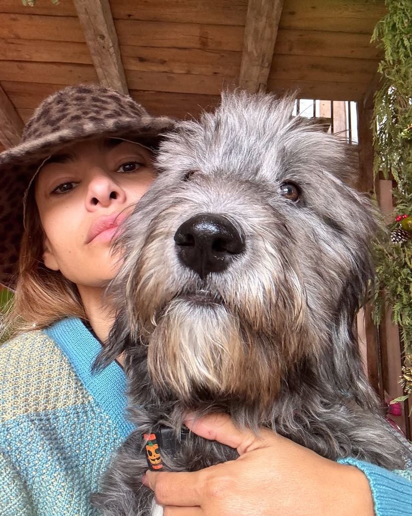 Eva Mendes shares a selfie with her dog Magic from her home on Instagram